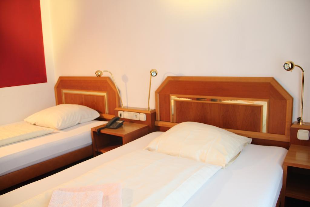 Wali'S Hotel Bielefeld Exterior photo