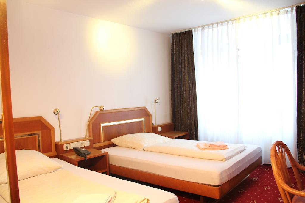 Wali'S Hotel Bielefeld Exterior photo