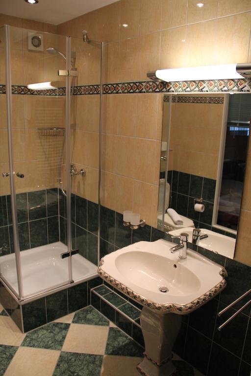 Wali'S Hotel Bielefeld Room photo