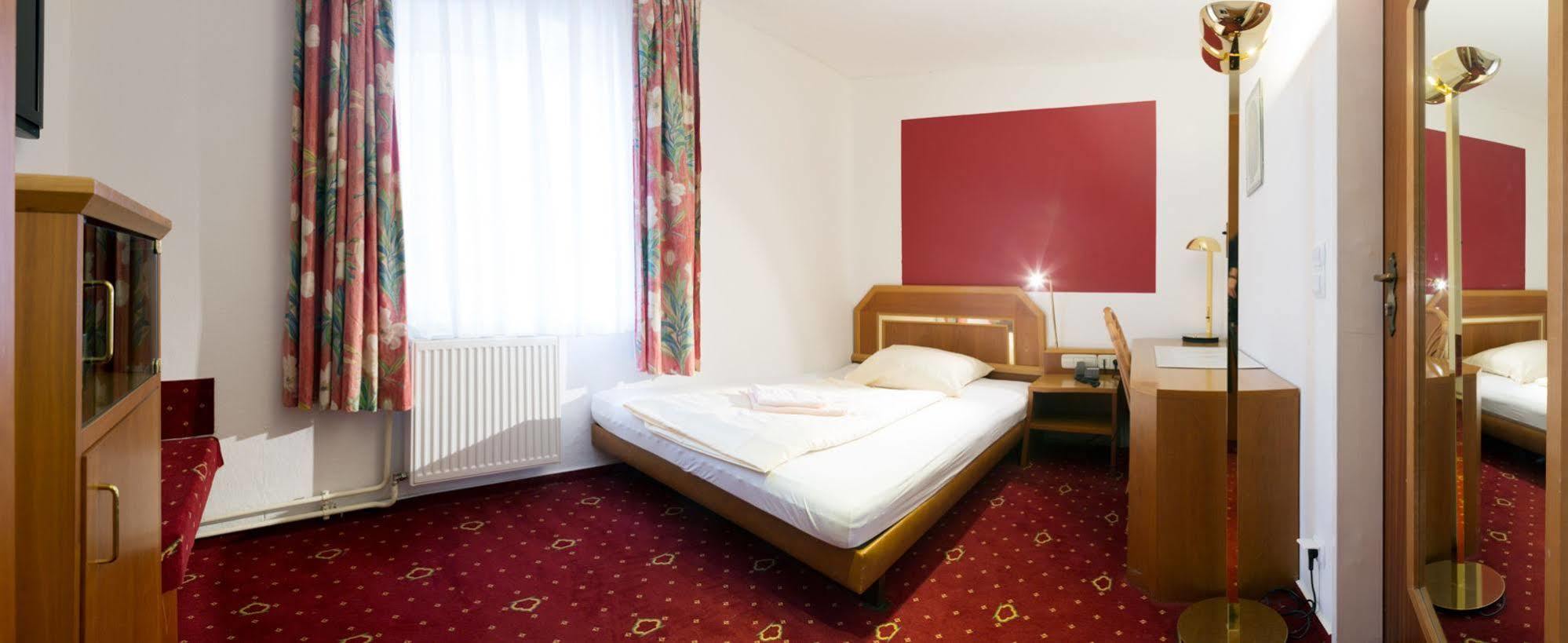Wali'S Hotel Bielefeld Exterior photo