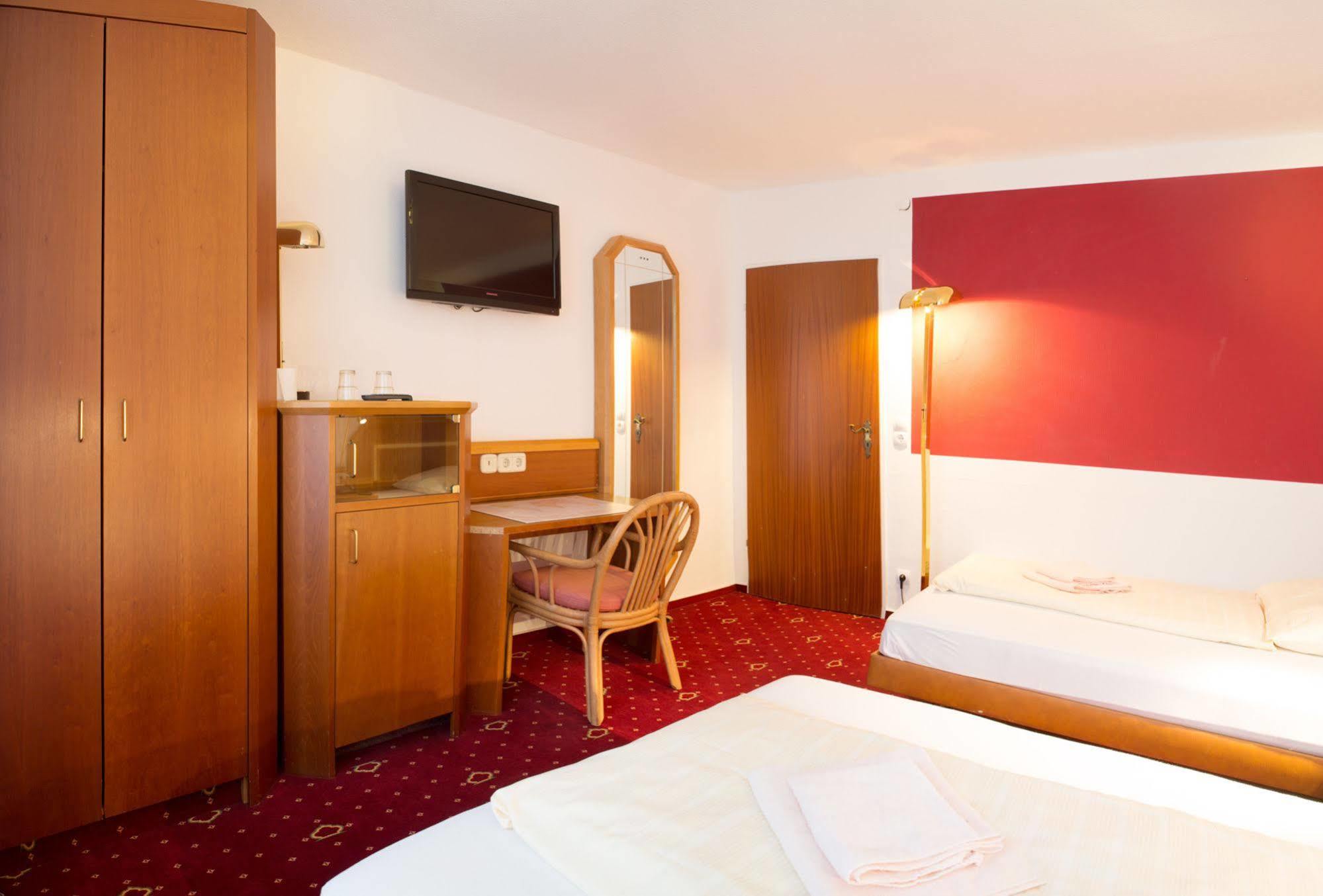 Wali'S Hotel Bielefeld Exterior photo