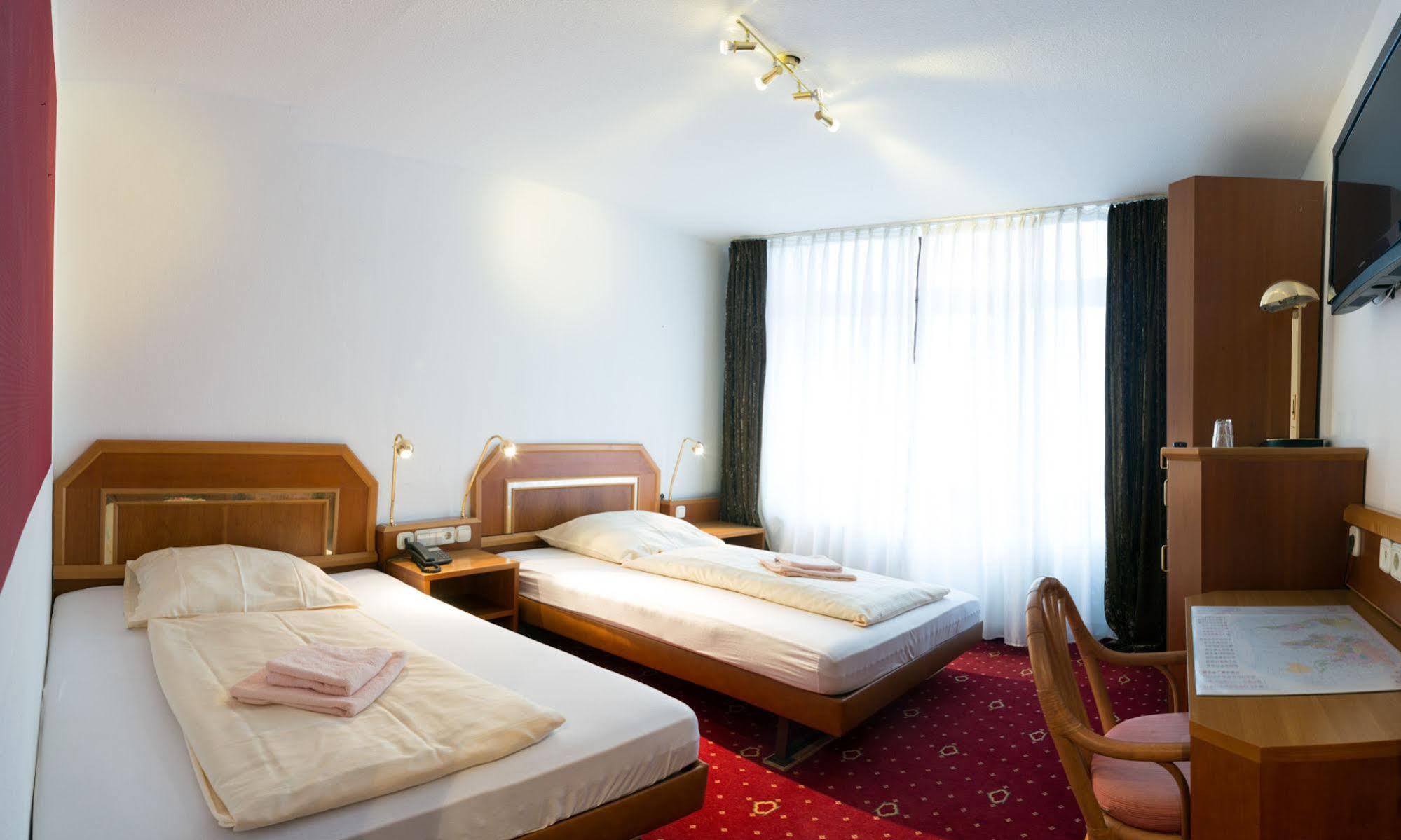 Wali'S Hotel Bielefeld Exterior photo
